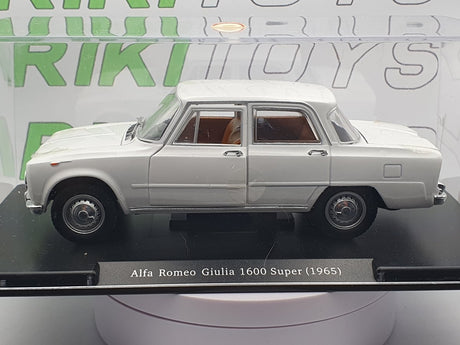 Alfa Romeo Giulia Super 1965 Leo Model 1/24 Bianco - RikiToys - Leo Model#