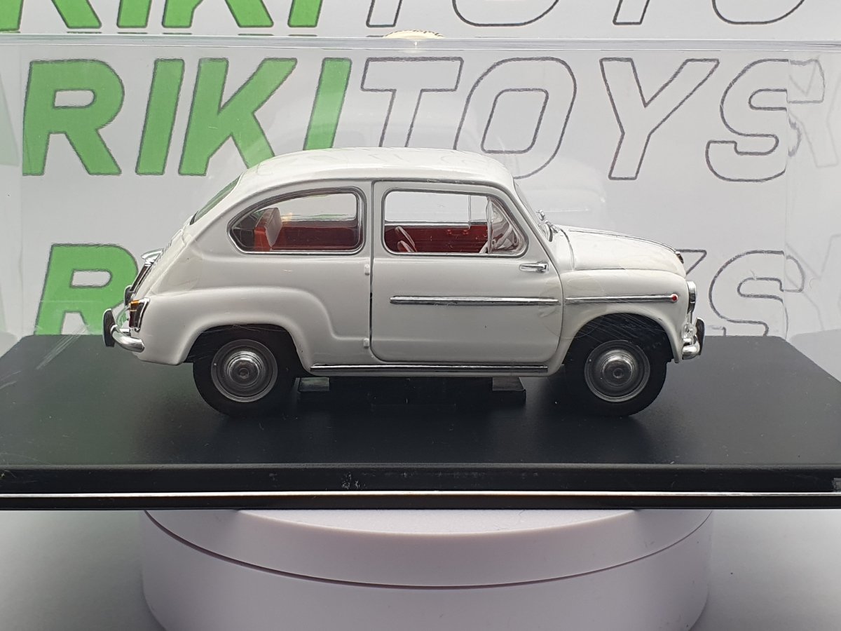 Fiat 600 D 1960 Leo Model 1/24 Bianco - RikiToys - Leo Model#