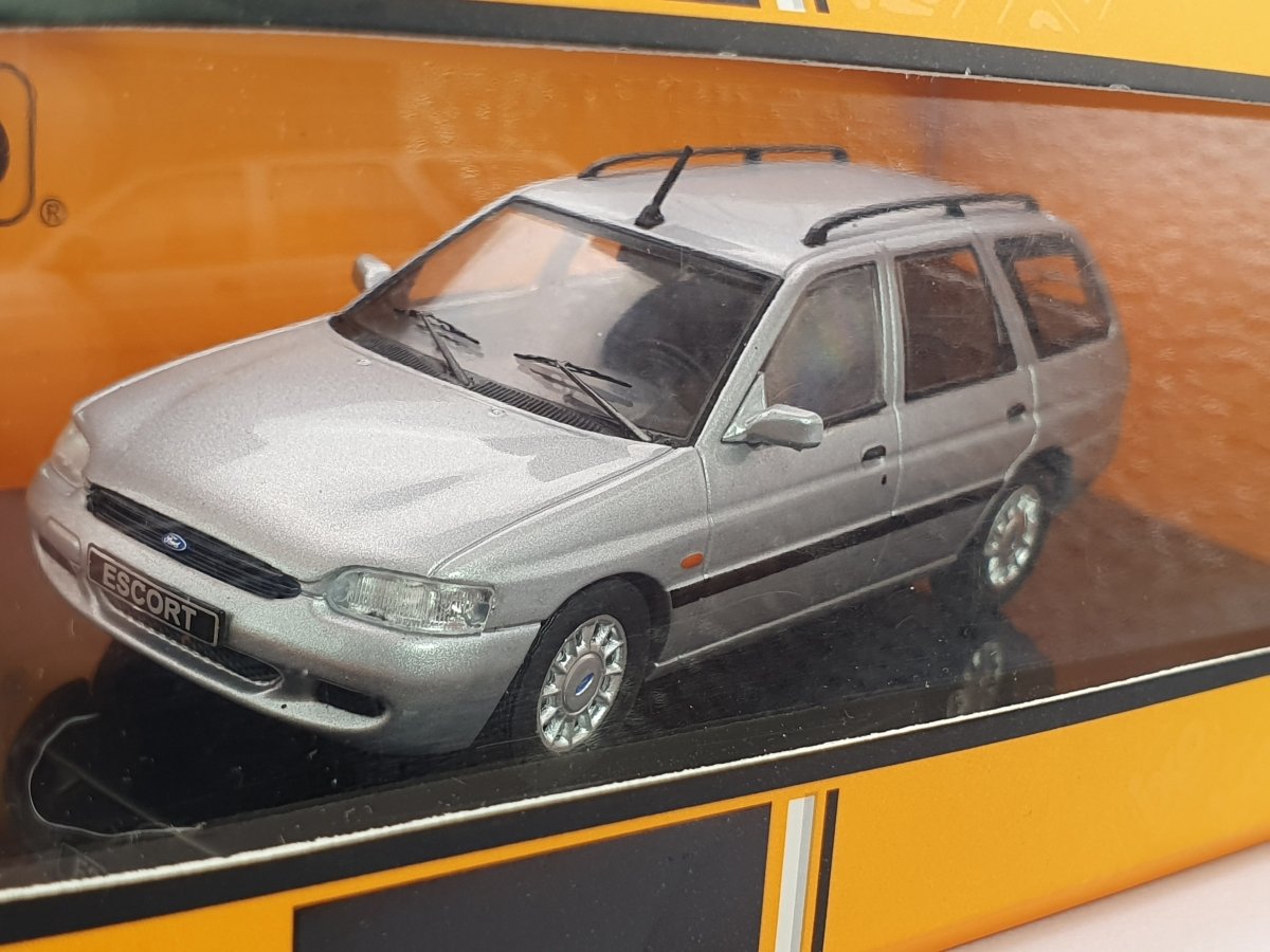 Ford Escort SW 1996 IXO 1/43 Argento - RikiToys - IXO#