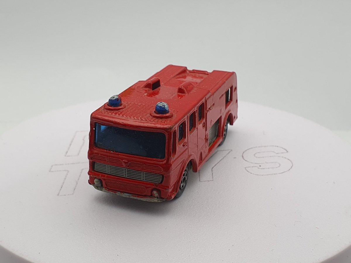 Merriweather Fire Engine Matchbox 1/60 - RikiToys - Matchbox#