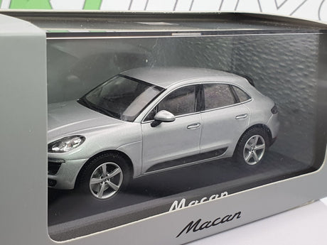 Porsche Macan Minichamps 1/43 Argento - RikiToys - Minichamps#