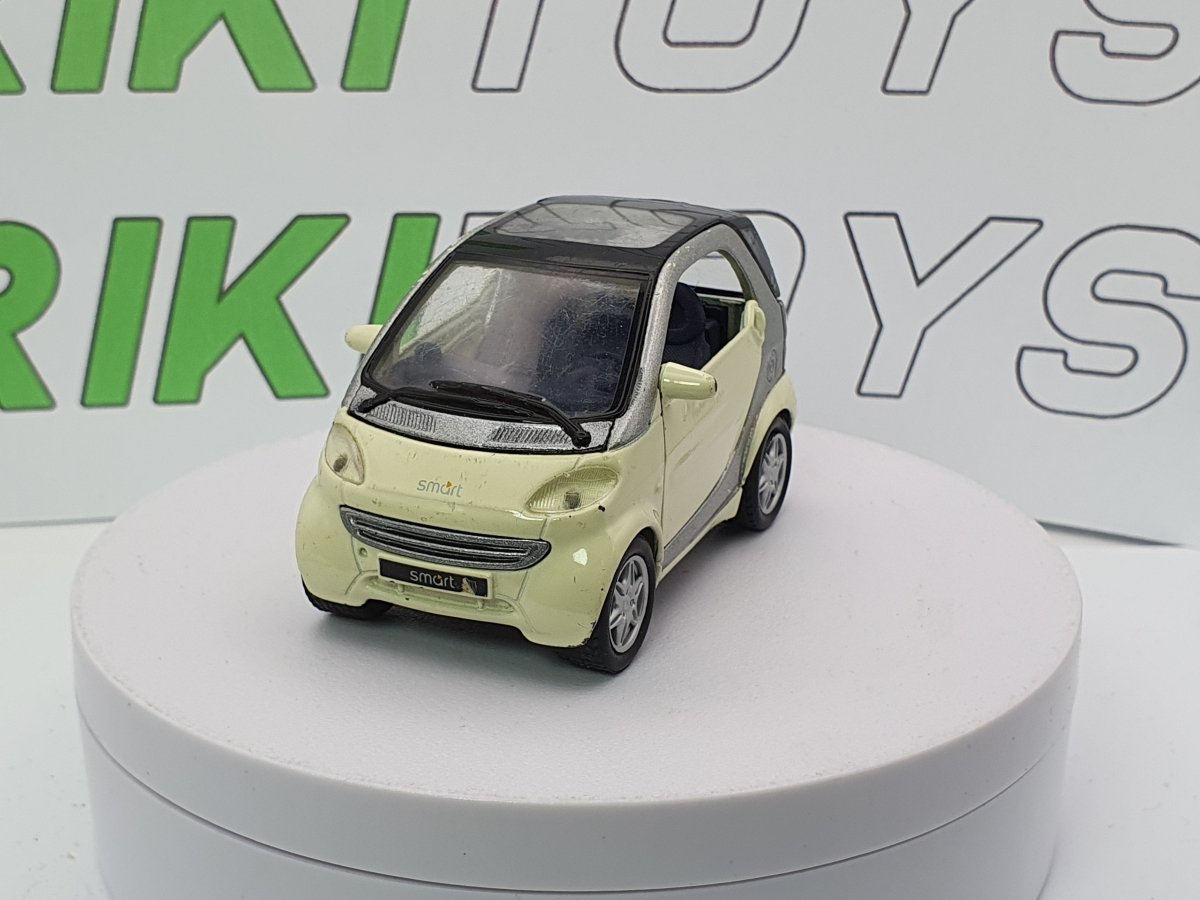 Smart City Coupé Maisto 1/33 Avorio - RikiToys - Maisto#