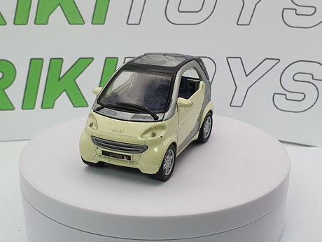 Smart City Coupé Maisto 1/33 Avorio - RikiToys - Maisto#