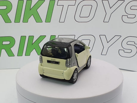 Smart City Coupé Maisto 1/33 Avorio - RikiToys - Maisto#