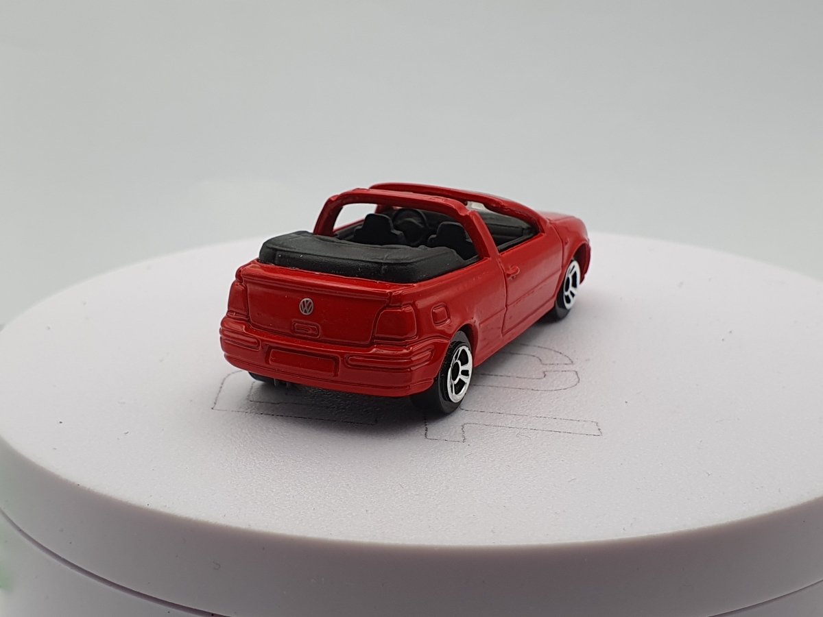 Volkswagen Golf IV Cabriolet Maisto 1/60 - RikiToys - Maisto#