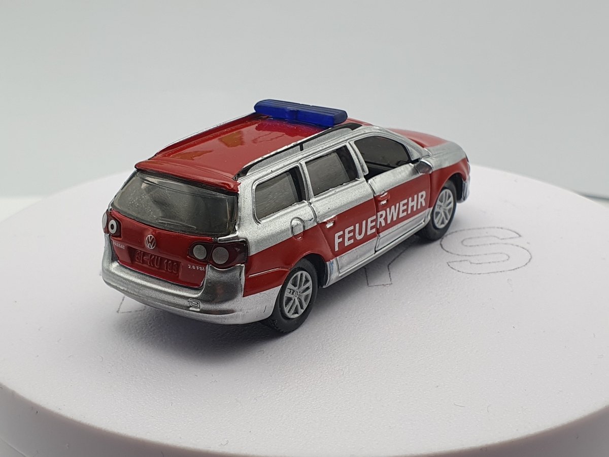 Volkswagen Passat SW Fuerwehr Siku 1/60 - RikiToys - Siku#