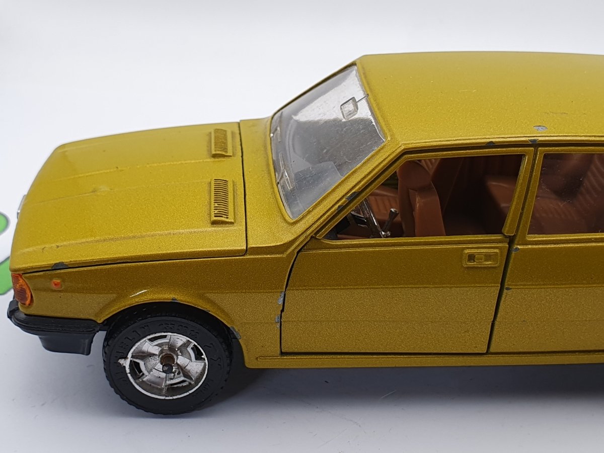 Alfa Romeo Alfetta Berlina Mebetoys 1/25 - RikiToys - Mebetoys#