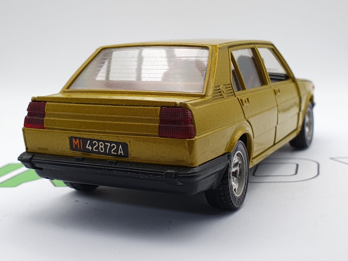 Alfa Romeo Alfetta Berlina Mebetoys 1/25 - RikiToys - Mebetoys#