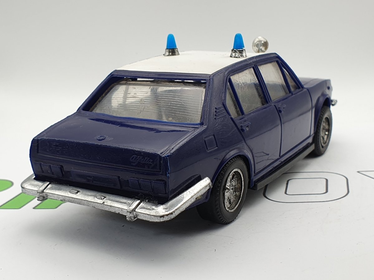 Alfa Romeo Alfetta Carabinieri Plastica Eurostil 1/24 - RikiToys - Eurostil#