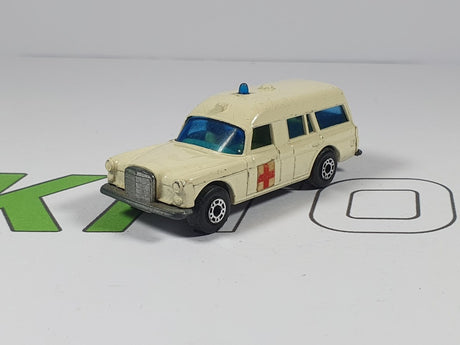 Mercedes Ambulanza Matchbox 1/60 - RikiToys - Matchbox#