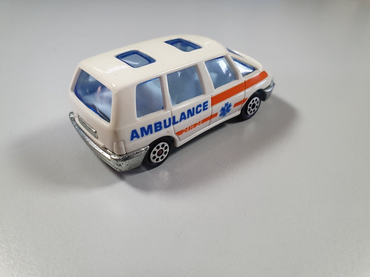 Renault Espace Ambulance N°110 Novacar 1/66 - RikiToys - Novacar#