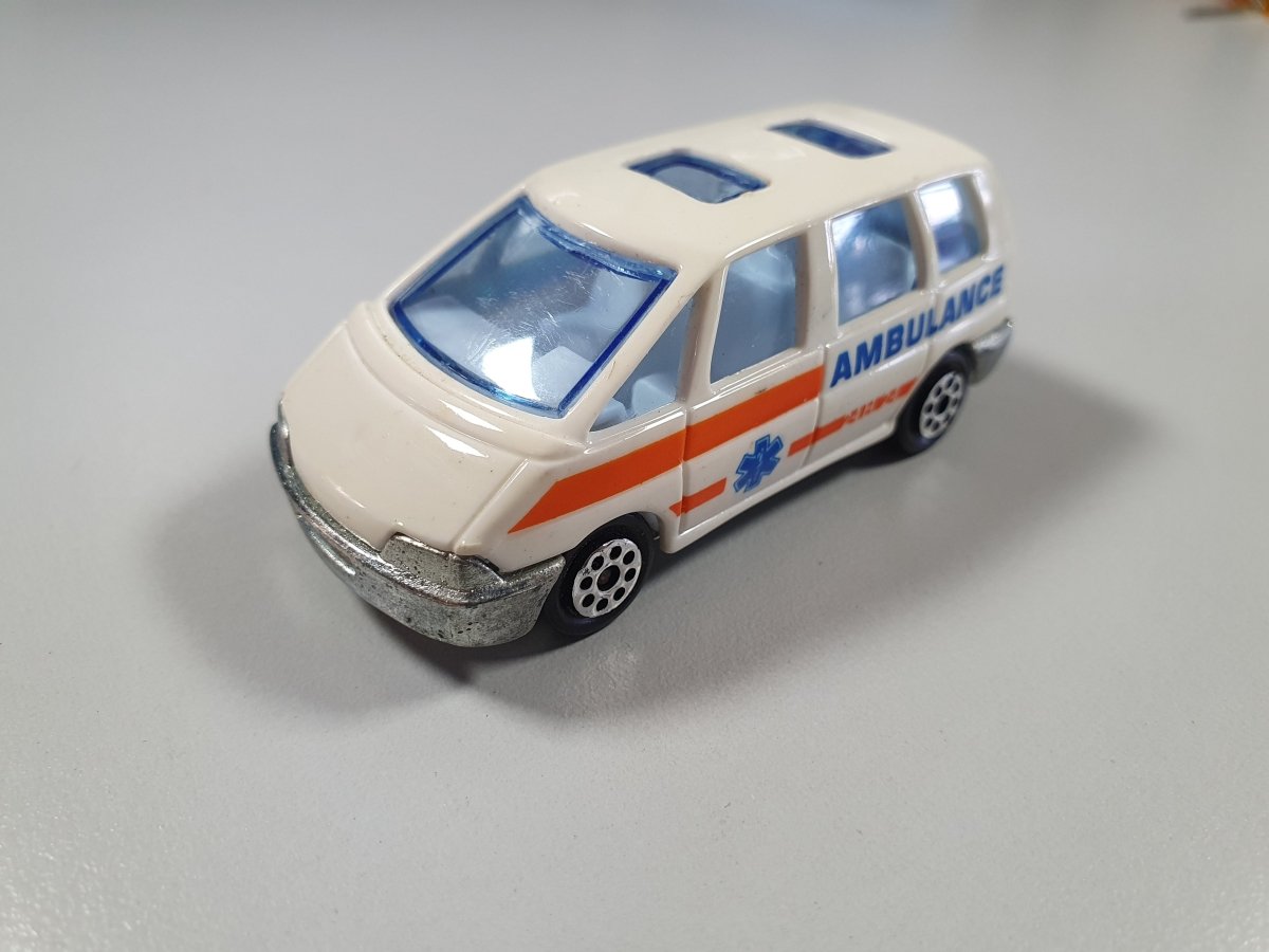 Renault Espace Ambulance N°110 Novacar 1/66 - RikiToys - Novacar#