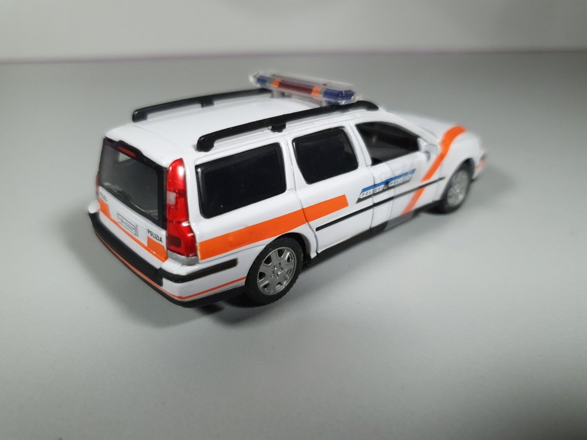 Volvo V70 2000 Police Cararama 1/43 - RikiToys - Cararama#